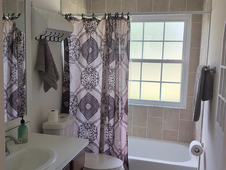 1426 Silverthorn Dr — Photo 10