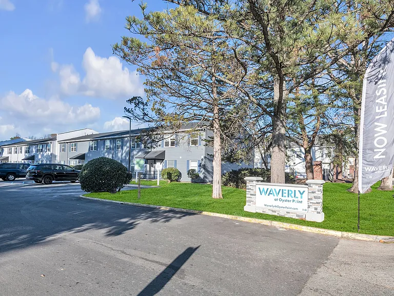 Waverly at Oyster Point Apartments — Photo 11