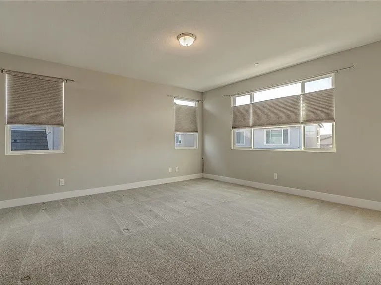 579 Honeysuckle Dr — Photo 6
