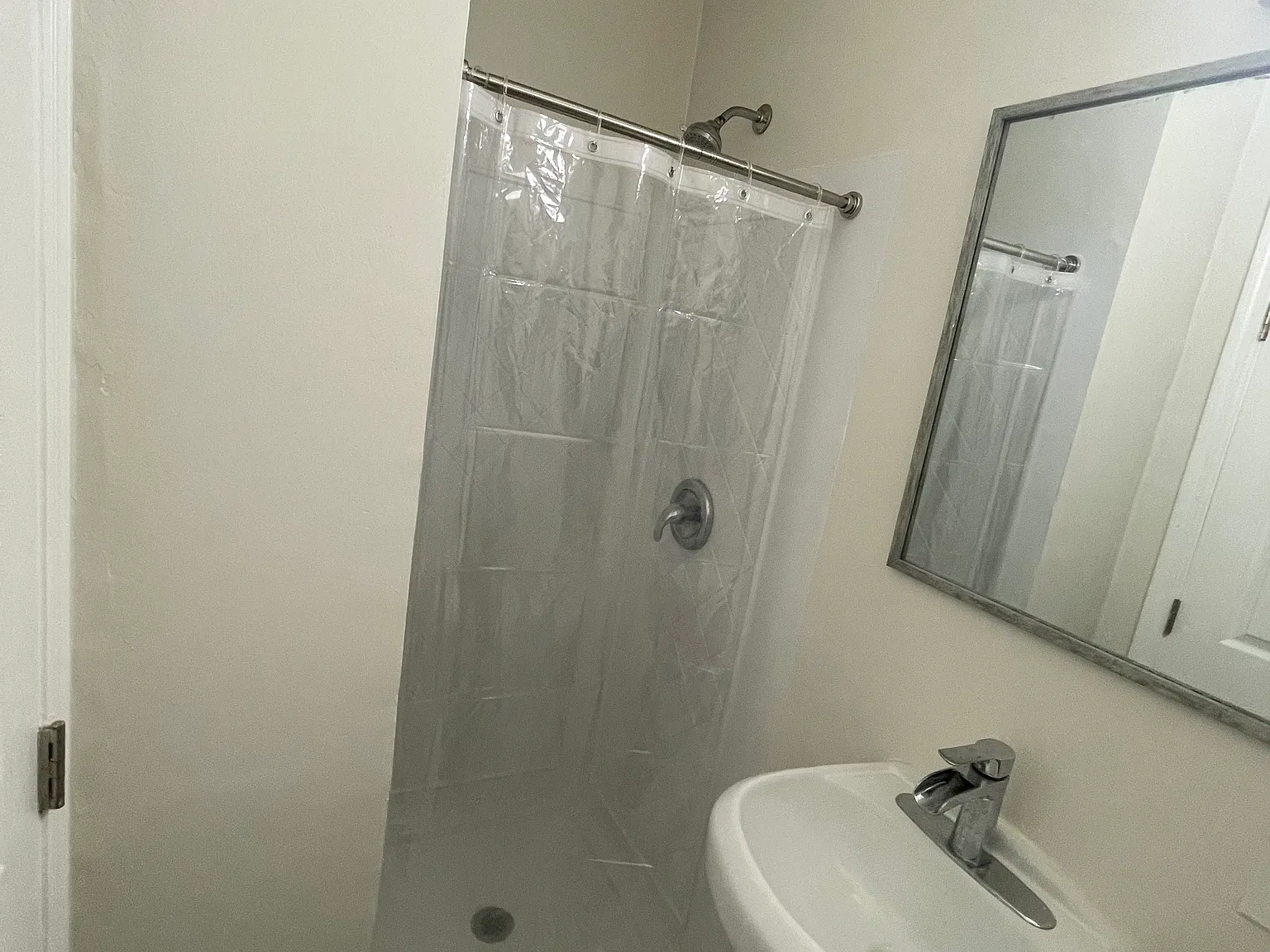 Studio, 300 sqft, $995 — Photo 2
