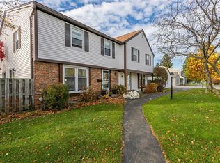 51 Springwood Dr, Webster, NY 14580