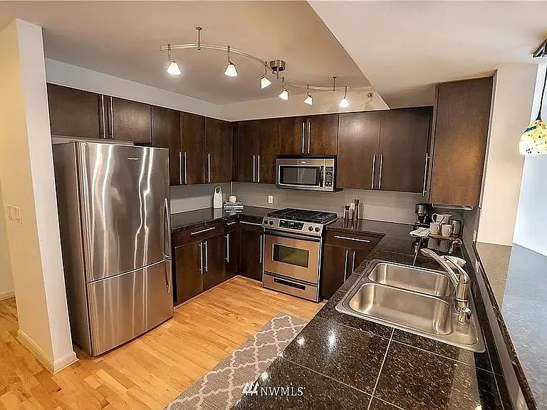 124 Bellevue Ave E #202 — Photo 4