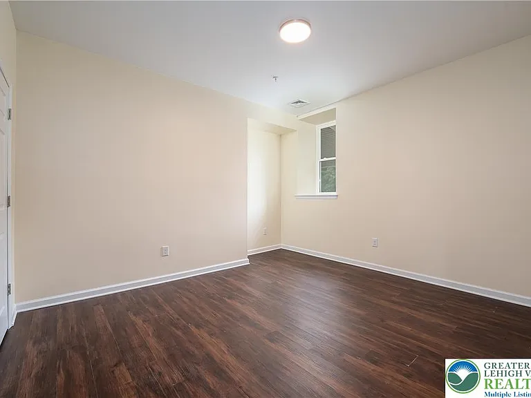 418 W Race St #2 — Photo 8
