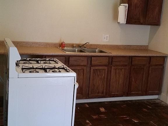 4th image of 222 Crozier Dr