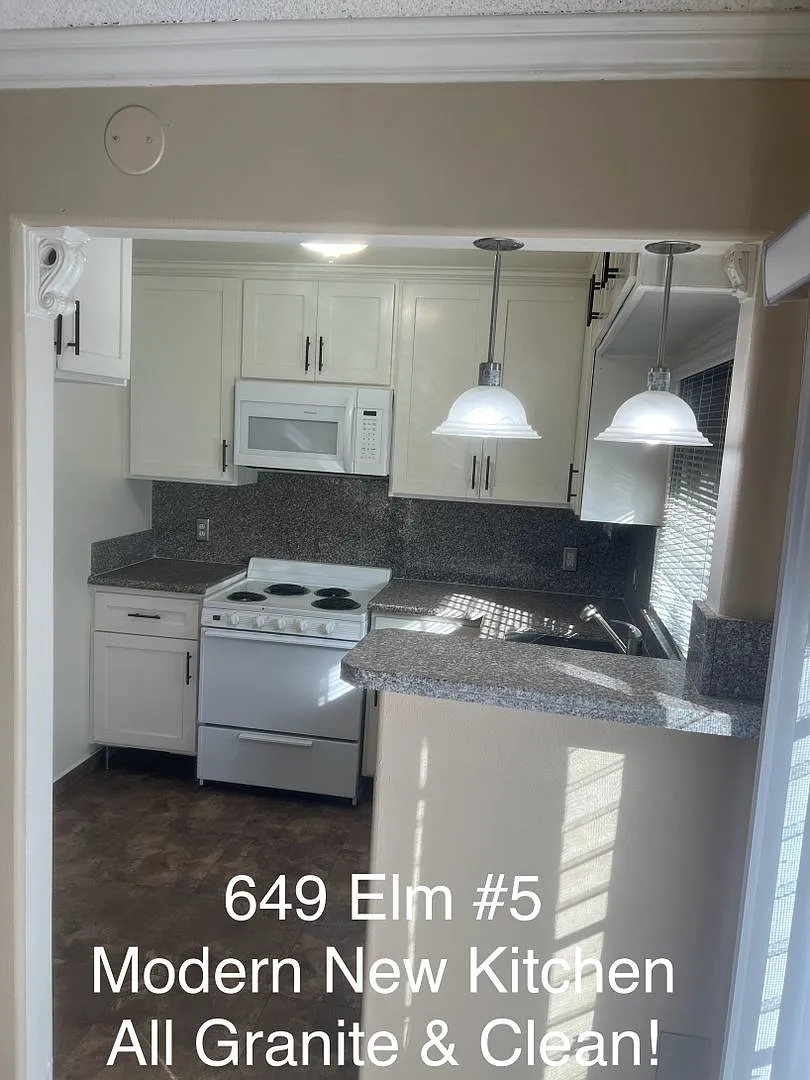 Building Photo - 640 Elm Ave #5
