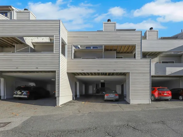 726 Mainsail Lane image 3 of 39