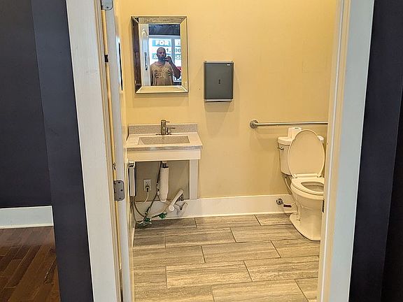 5th image of 103 E Maple St