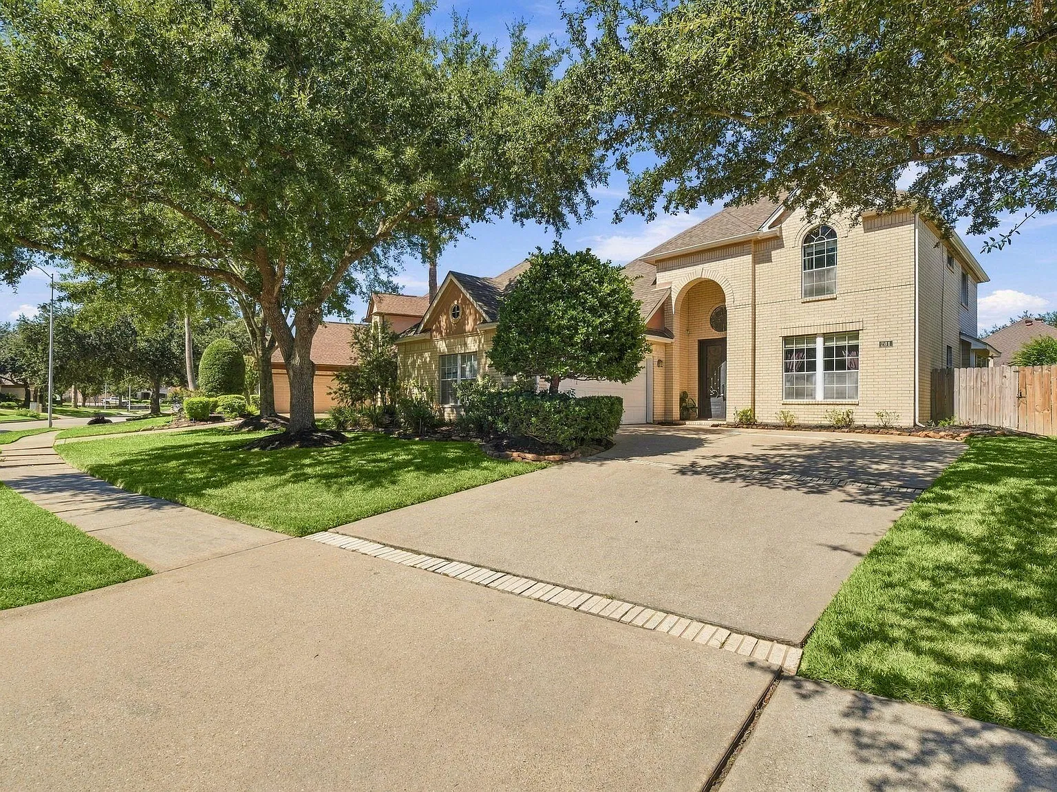 4 bed, 3.5 bath, 2873 sqft, $3,500 — Photo 2