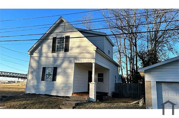 1330 John St photo 1