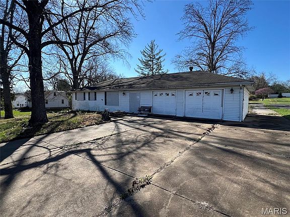 3rd image of 2806 Yaeger Rd