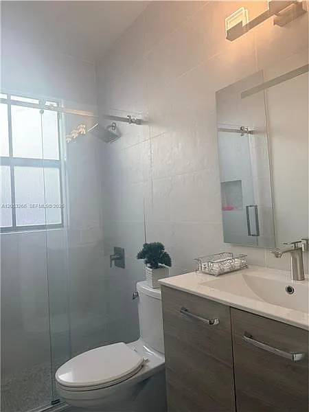 4 bed, 2548 sqft, $7,200 — Photo 3