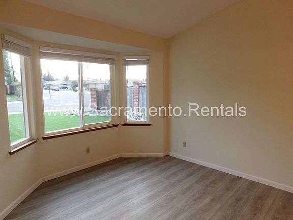 4th image of 7401 Fox Hills Dr