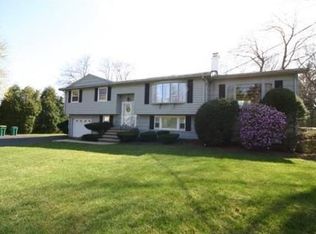 4 Norwich Rd, Norwood, MA 02062