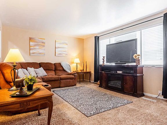 4th image of 3823 S Manhatten Dr
