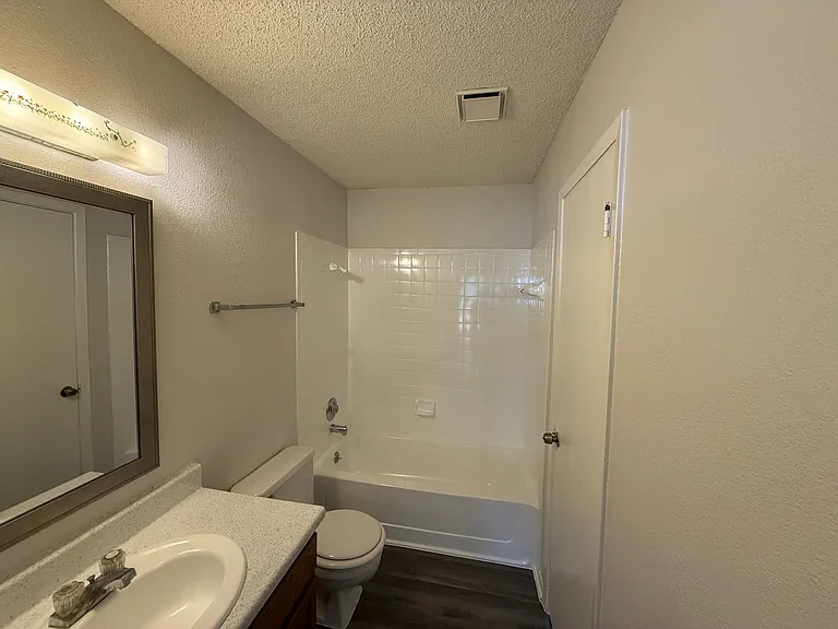512 Willowbend Cv — Photo 9