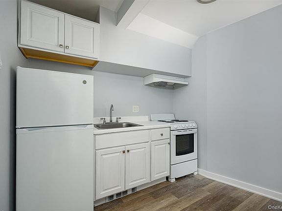4th image of 39 Fowler Ave #1