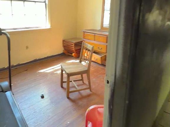 5th image of 295 SW Montgomery Dr