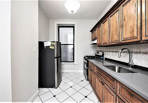4th image of 1280 Pacific St #13B