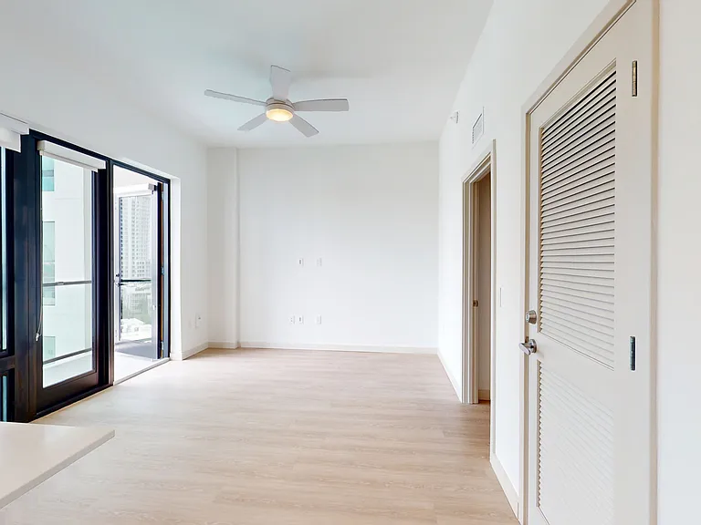 101 N Meridian — Photo 99