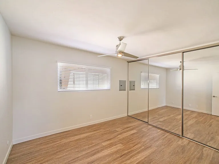 unit on 32nd — Photo 15