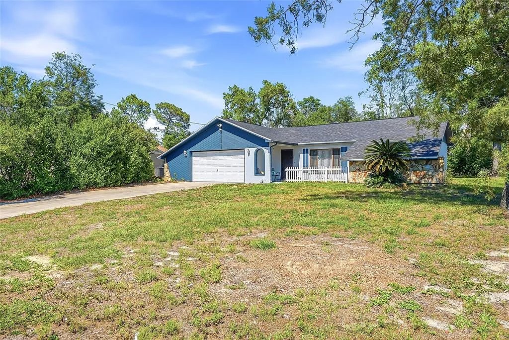 3 bed, 2.0 bath, 1296 sqft, $1,900 — Photo 2