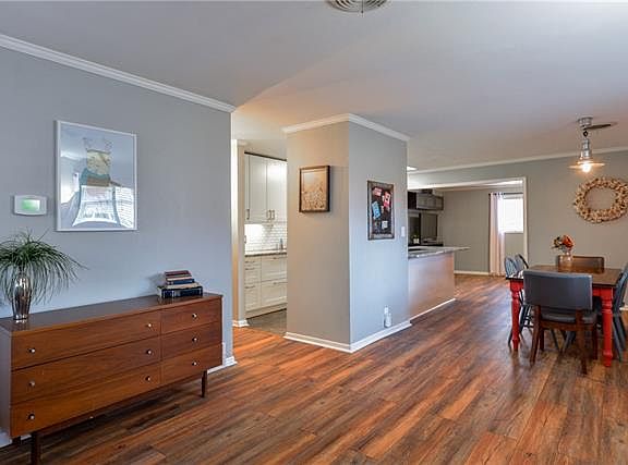 3rd image of 4625 Bonnell Ave