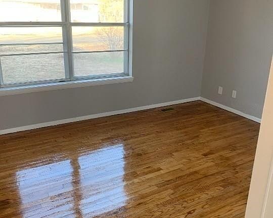 5th image of 1231 E 3rd St