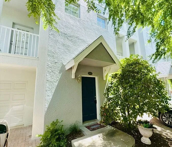 4539 Bay Spring Ct — Photo 3
