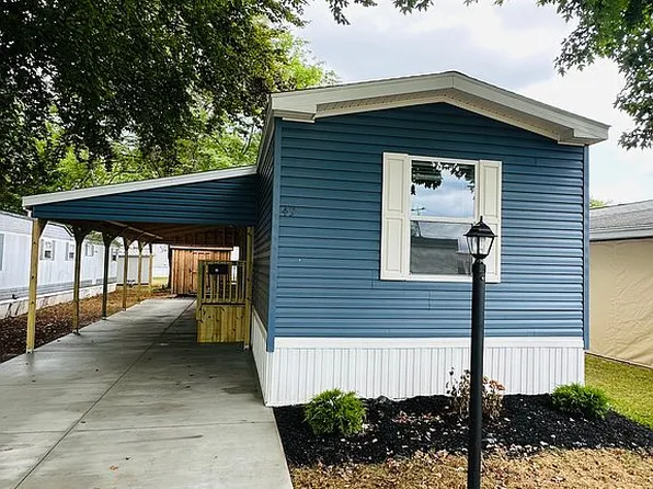 1422 Seabrook Dr, Alden, NY 14004