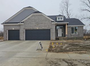 50009 Mustang Dr, Macomb, MI 48042