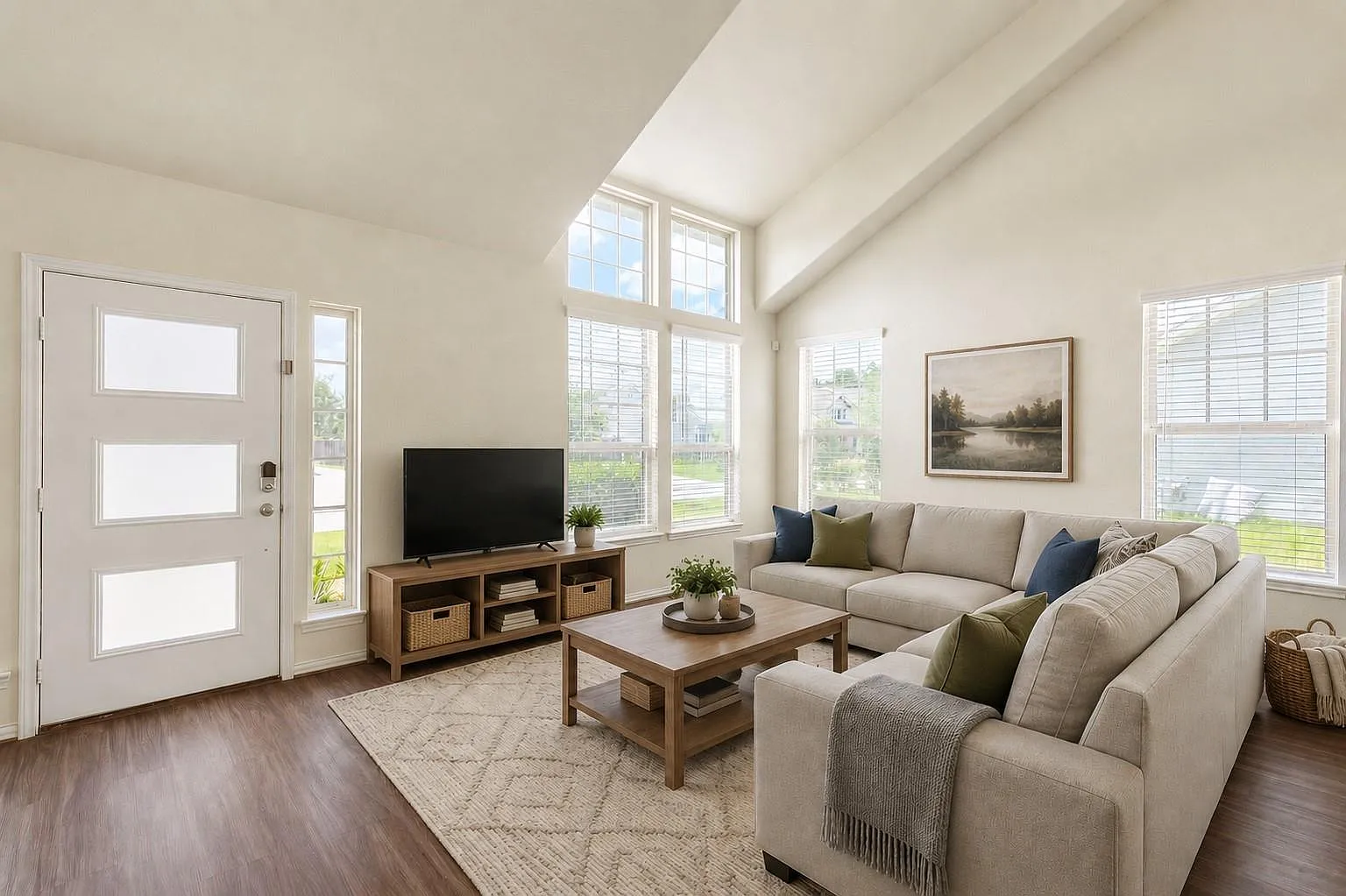 4 bed, 3.0 bath, 2072 sqft, $2,300 — Photo 3