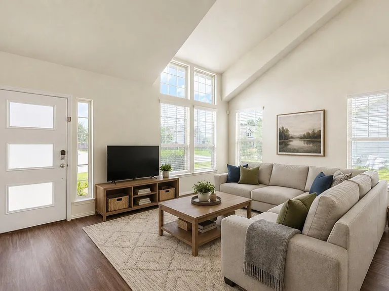 216 N Lynx Trl — Photo 3