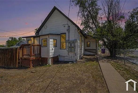 703 Meade St — Photo 2