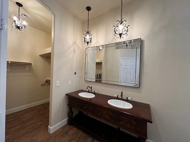 974 E Erie Ct — Photo 18