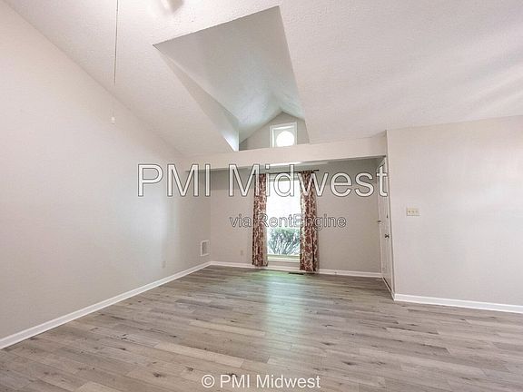 4th image of 120 E King St
