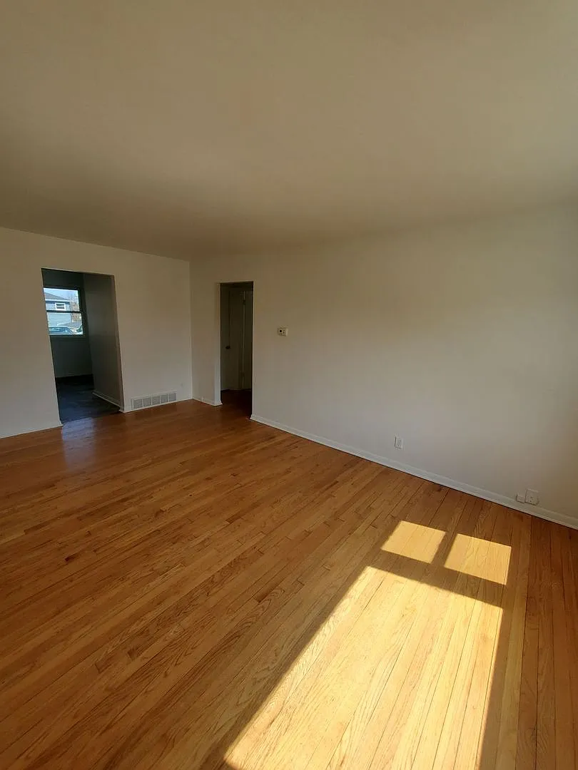 520 Lakeview Ave. (4 Unit) — Photo 2