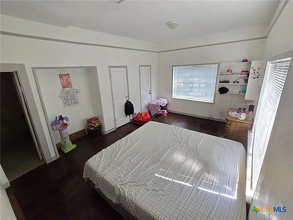 5th image of 104 W Church Ave