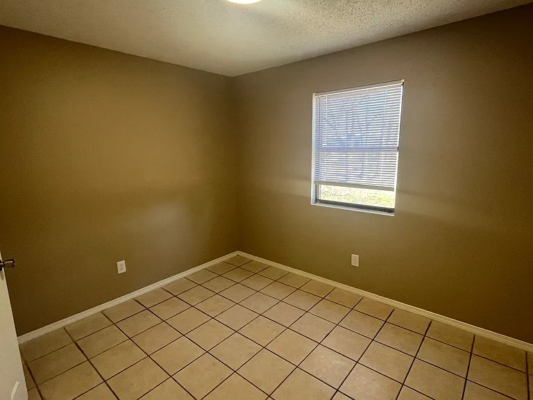 307 Harris Cir — Photo 6