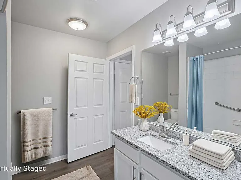 Glendale at the Mansion Apartments — Photo 5