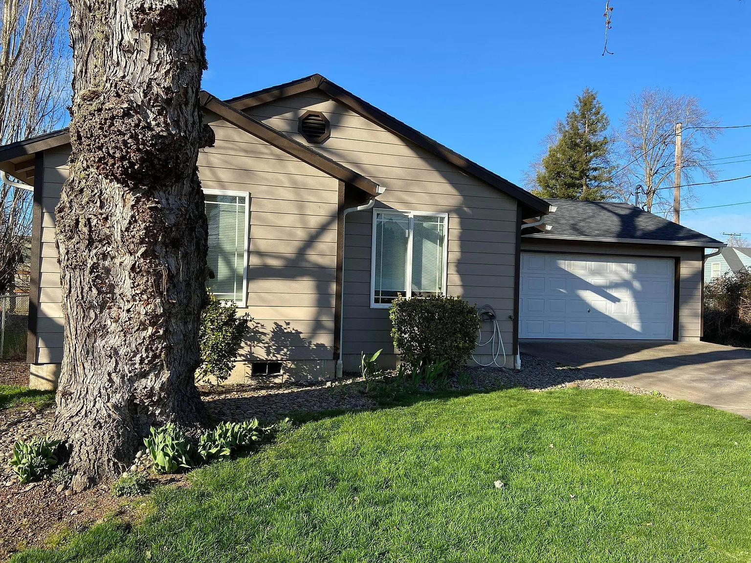 3 bed, 1076 sqft, $2,200 — Photo 2