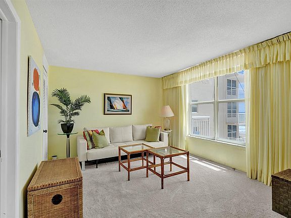 5th image of 1051 Hillsboro Mile #307e