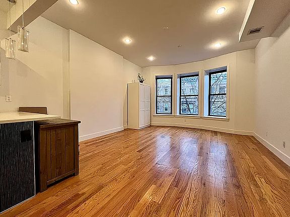 2nd image of 164 W 120th St #3