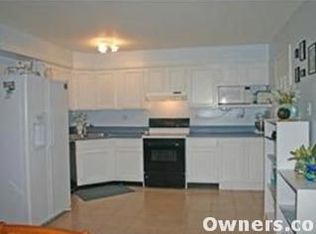 3229 W Lake Ave APT C, Glenview, IL 60026