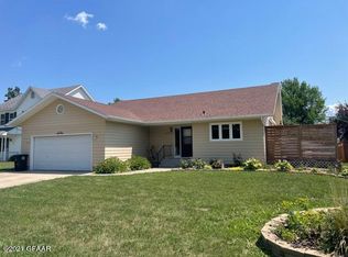 1913 S 36th St, Grand Forks, ND 58201