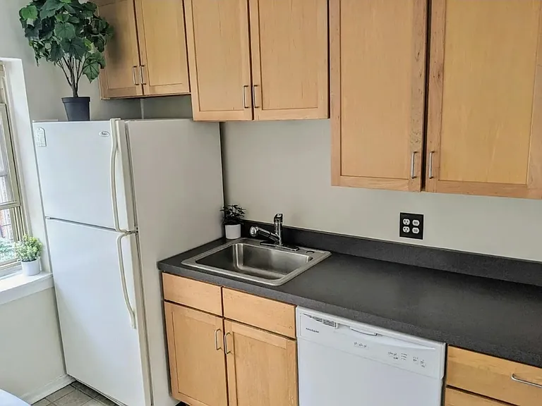 203 Custer Ave #2 — Photo 9