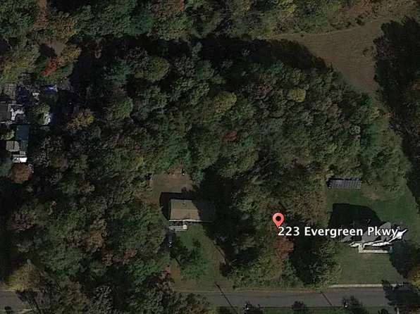 223 Evergreen Pkwy, Glassboro, NJ 08028