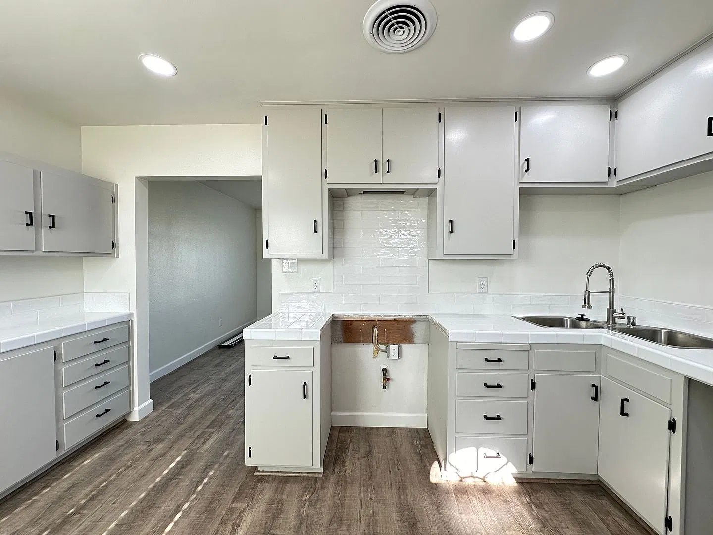 Cozy Home Newly Remodeled! — Photo 4