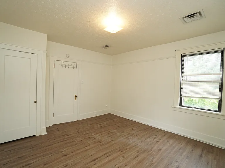 1415 Duss Ave #3 — Photo 2