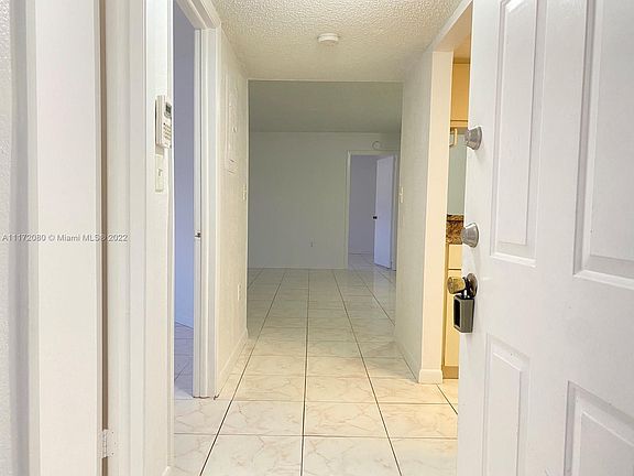 4th image of 20761 NE 4th Pl APT 105