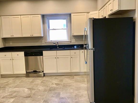 5th image of 80 Wallis St #3